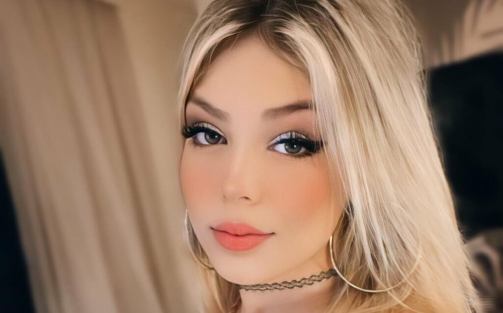 Melody ganha carrão de R$ 1,3 milhão em festa de aniversário de 15 anos Melody ganha carrão de R$ 1,3 milhão em festa de aniversário de 15 anos