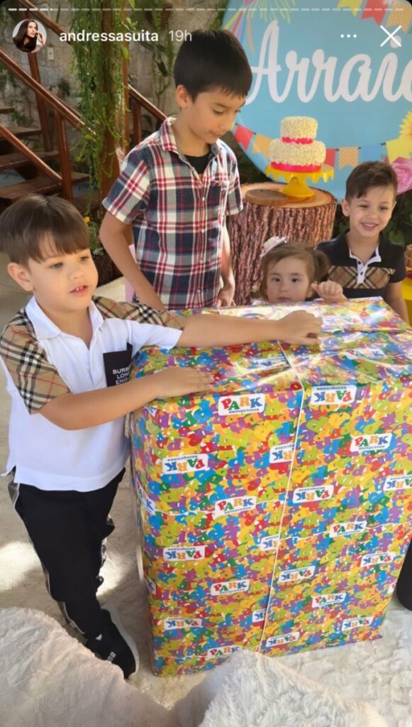 Andressa Suita vai com os filhos em festa de aniversário e prestigia quadrilha junina  