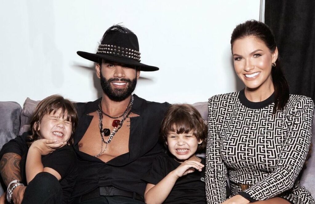 Filhos de Gusttavo Lima e Andressa Suita tocam piano e dão indício de que podem ser músicos Filhos de Gusttavo Lima e Andressa Suita tocam piano e dão indício de que podem ser músicos
