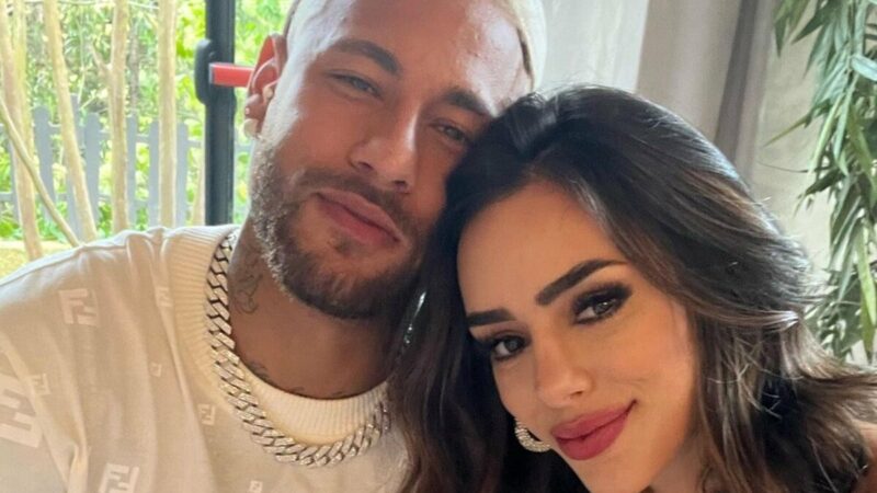 Acabou? Neymar aparece sem aliança com amigos e Bruna Biancardi some da web
