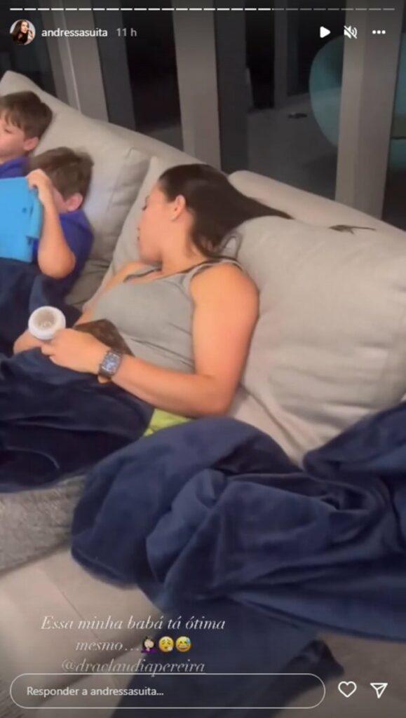 Em tom de brincadeira, Andressa Suita debocha de personal dormindo no sofá em Miami: "Minha babá"  