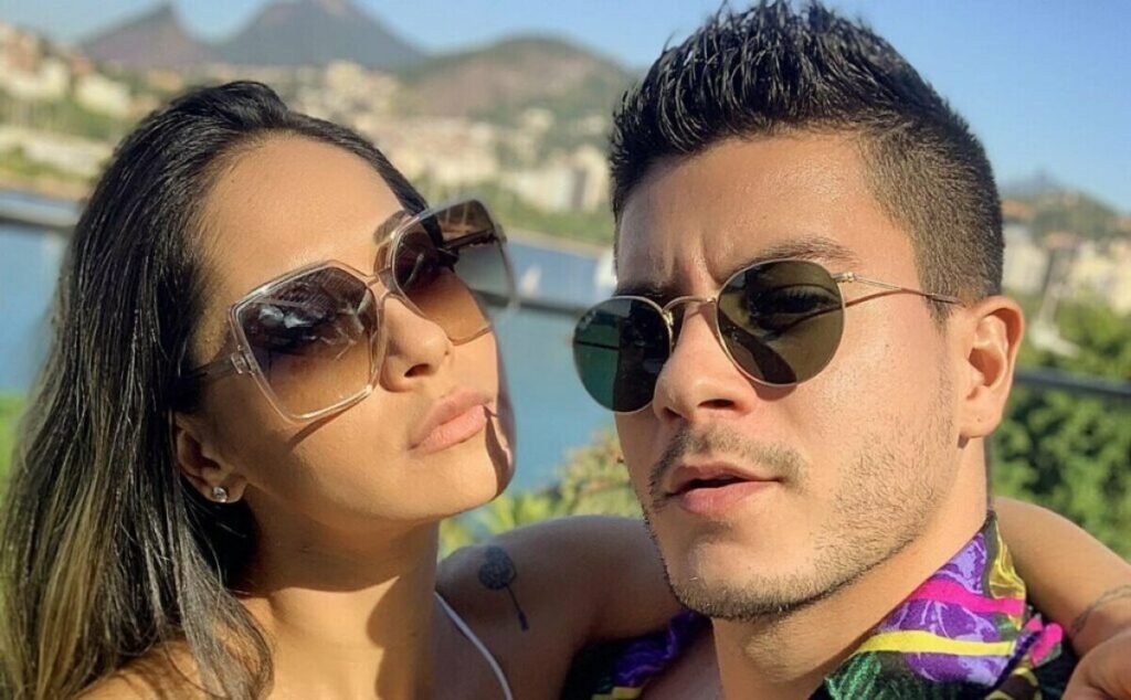 Maíra Cardi e Arthur Aguiar vão morar com os filhos nos Estados Unidos Maíra Cardi e Arthur Aguiar vão morar com os filhos nos Estados Unidos